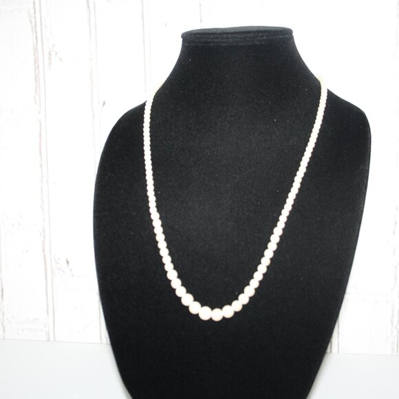 🤍 Vintage Pearl Necklace · 24" · Classic Glow ✨ - Picture 4 of 5
